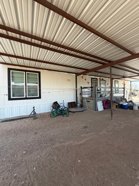 Mobile Home For Sale - 113 1st St<br/> Jal, NM 88252