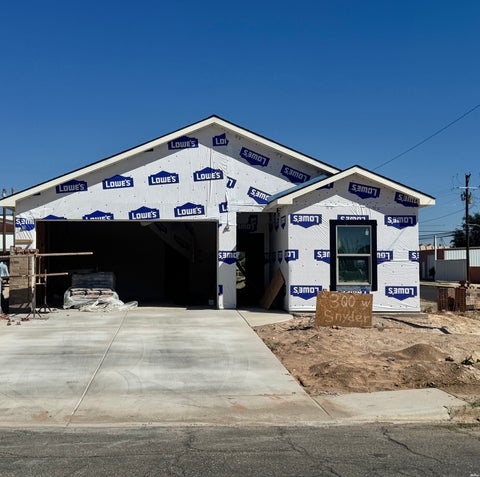Homes For Sale - 300 W Snyder<br/> Hobbs, NM 88240