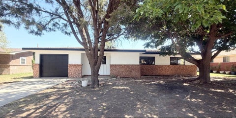 Homes For Sale - 907 Pequeno Camino<br/> Roswell, NM 88203