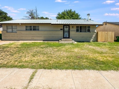 Homes For Sale - 1302 W Ave M Ave<br/> Lovington, NM 88260