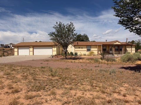 Homes For Sale - 108 Crestview Rd<br/> Mckinley County, Gallup, NM 87301