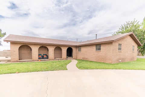Homes For Sale - 2111 E 1st St<br/> Portales, NM 88130