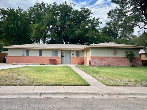 Homes For Sale - 28 Forest Dr<br/> Roswell, NM 88203