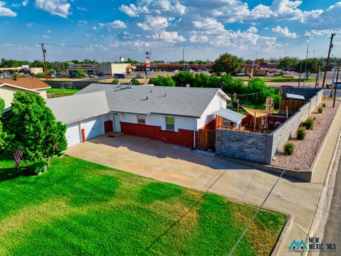 Homes For Sale - 1317 Westridge Rd<br/> Carlsbad, NM 88220