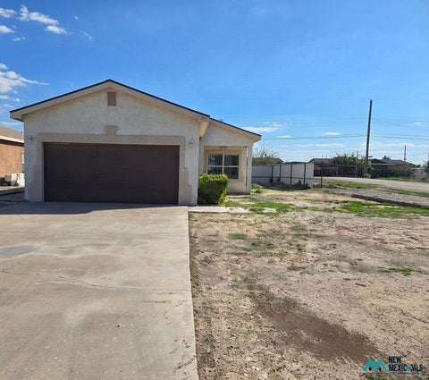 Homes For Sale - 911 Jason St<br/> Carlsbad, NM 88220