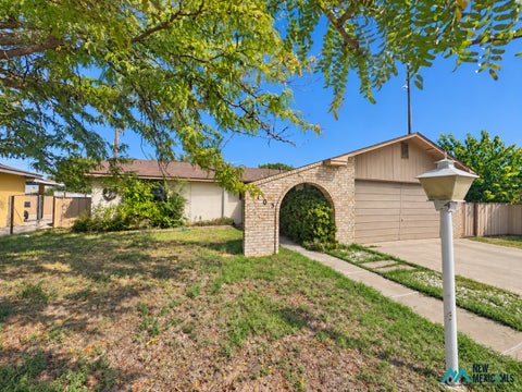 Homes For Sale - 703 Gayle St<br/> Roswell, NM 88203