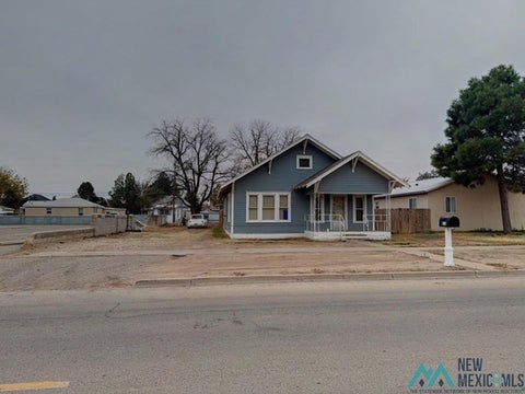 Homes For Sale - 809 W Grand Ave<br/> Eddy County, Artesia, NM 88210