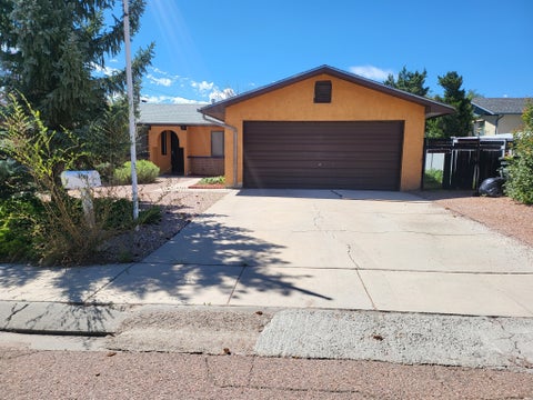 Homes For Sale - 1905 Mountain View Dr<br/> Mckinley County, Gallup, NM 87301