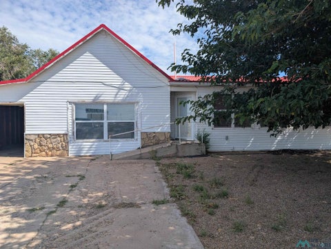 Homes For Sale - 1633 E Amazon St<br/> Portales, NM 88130