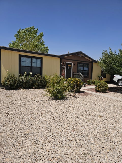 Mobile Home For Sale - 4207 Magnolia St<br/> Eddy County, Carlsbad, NM 88220