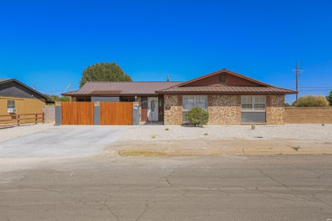 Homes For Sale - 1109 Avenida Manana<br/> Roswell, NM 88203