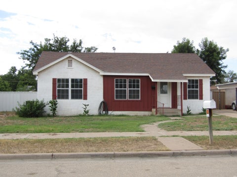 Homes For Sale - 1111 W Chisum Ave<br/> Artesia, NM 88210