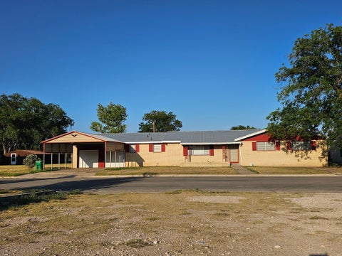 Homes For Sale - 214 Cobern Ave<br/> Lea County, Tatum, NM 88267