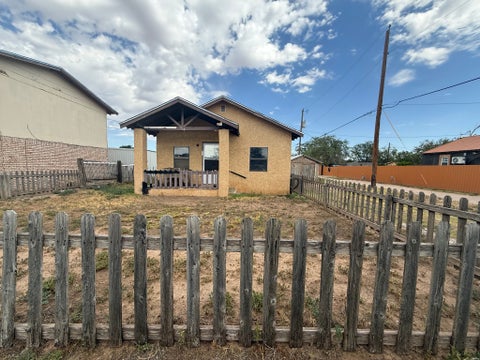 Homes For Sale - 1116 W Fir St<br/> Portales, NM 88130