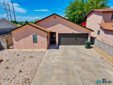 Homes For Sale - 713 Winged Foot Dr<br/> Carlsbad, NM 88220