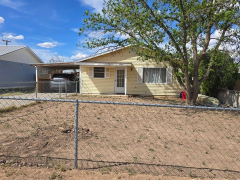 Homes For Sale - 2422 Avenue B<br/> Carlsbad, NM 88220