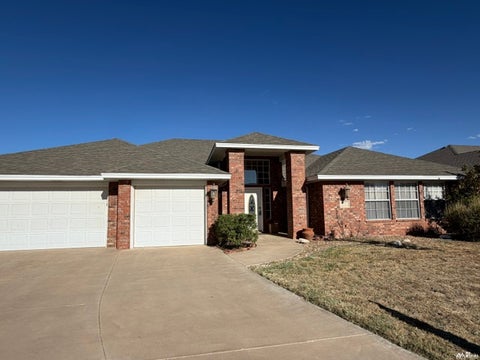 Homes For Sale - 813 Chase Meadow Mdws<br/> Clovis, NM 88101