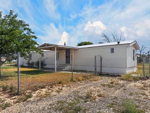 Mobile Home For Sale - 337 Turkey Track St<br/> Roswell, NM 88203