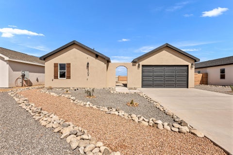 Mobile Home For Sale - 2309 Magnolia Ln<br/> Chaves County, Roswell, NM 88203