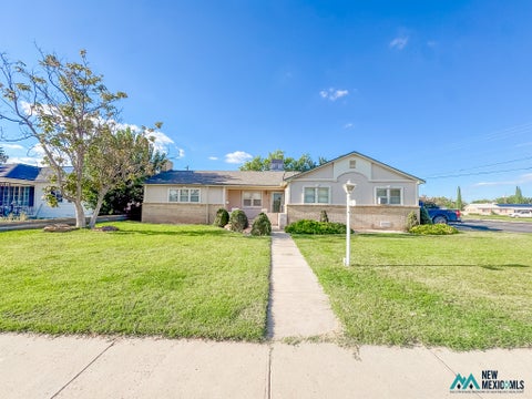 Homes For Sale - 102 W Berry Dr<br/> Hobbs, NM 88240