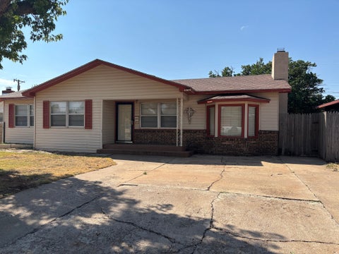 Homes For Sale - 513 West Yucca Ave<br/> Curry County, Clovis, NM 88101