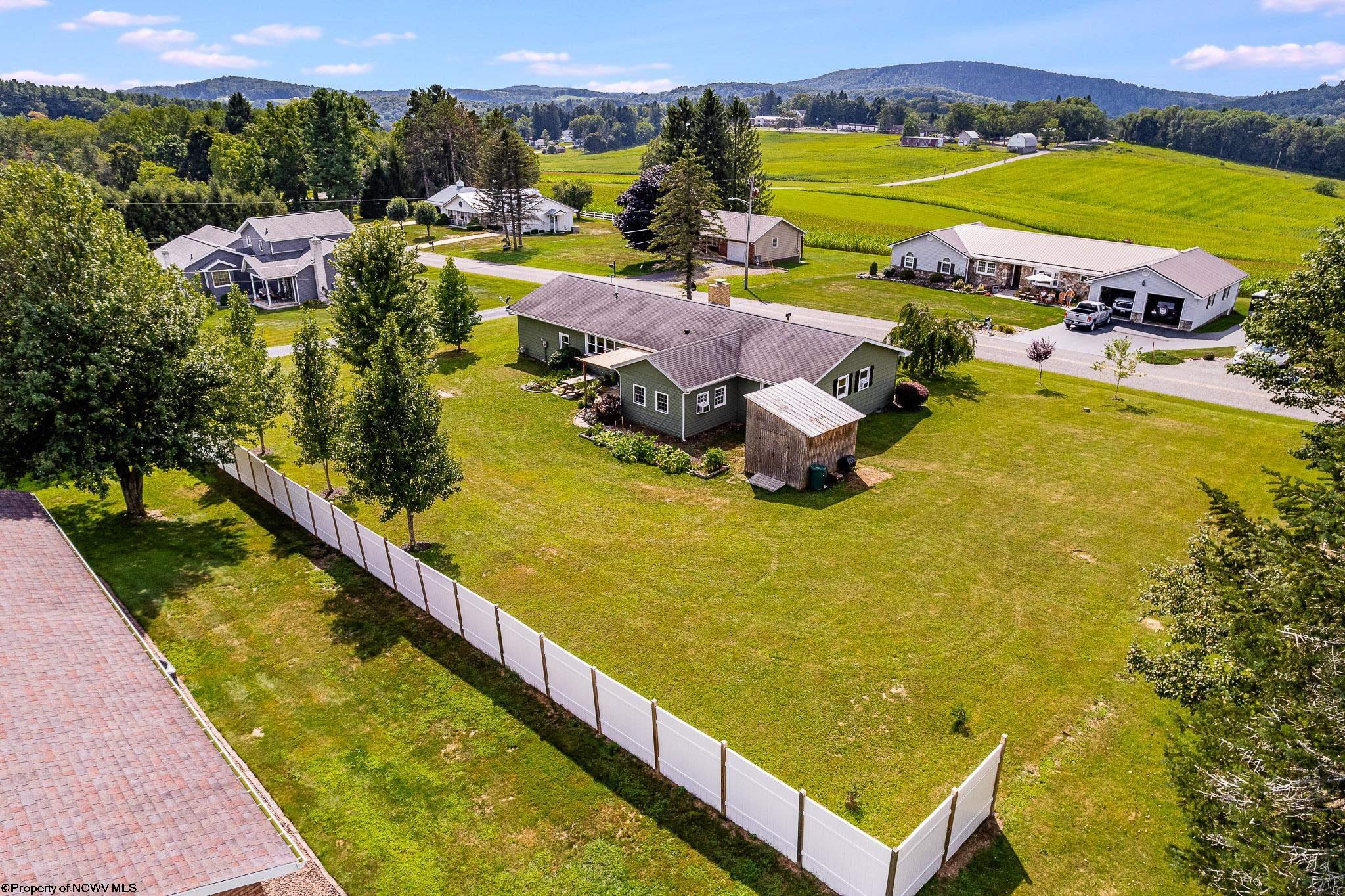 Oakland, Maryland 21550, United States, 3 Bedrooms Bedrooms, ,1 BathroomBathrooms,Residential,Contingent,196209