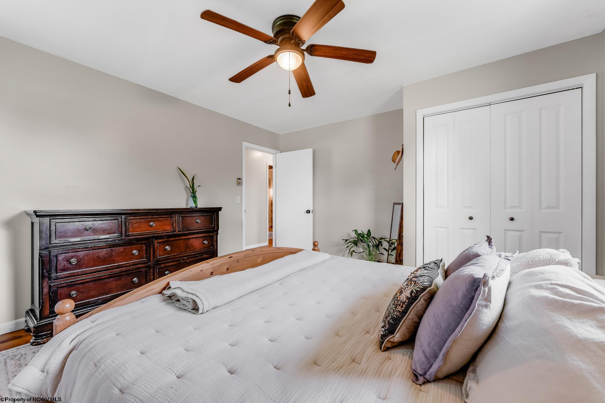 Oakland, Maryland 21550, United States, 3 Bedrooms Bedrooms, ,1 BathroomBathrooms,Residential,Contingent,196209