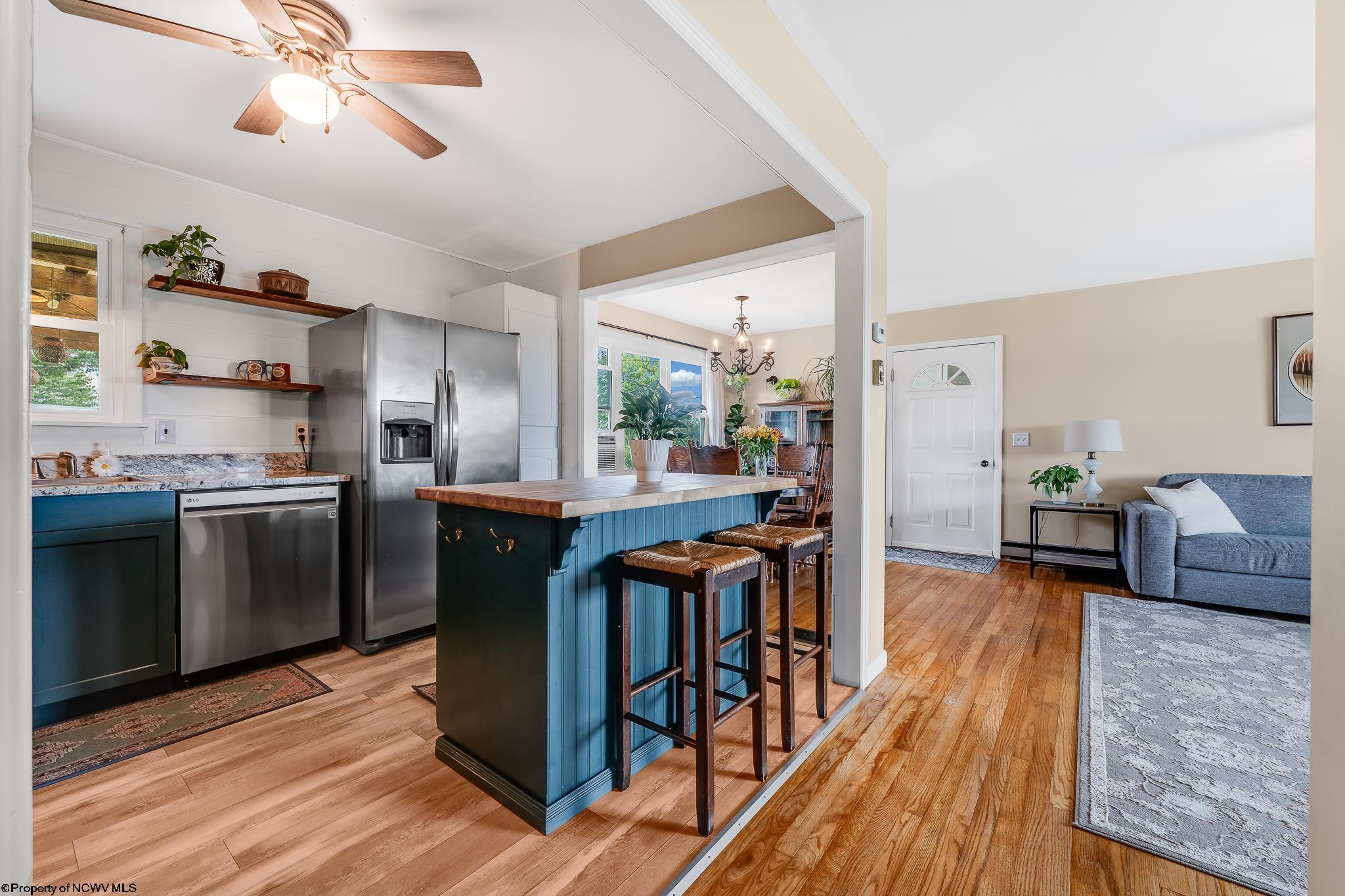 Oakland, Maryland 21550, United States, 3 Bedrooms Bedrooms, ,1 BathroomBathrooms,Residential,Contingent,196209