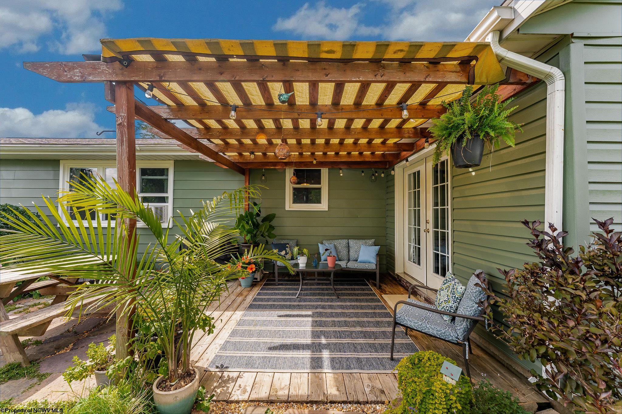 Oakland, Maryland 21550, United States, 3 Bedrooms Bedrooms, ,1 BathroomBathrooms,Residential,Contingent,196209