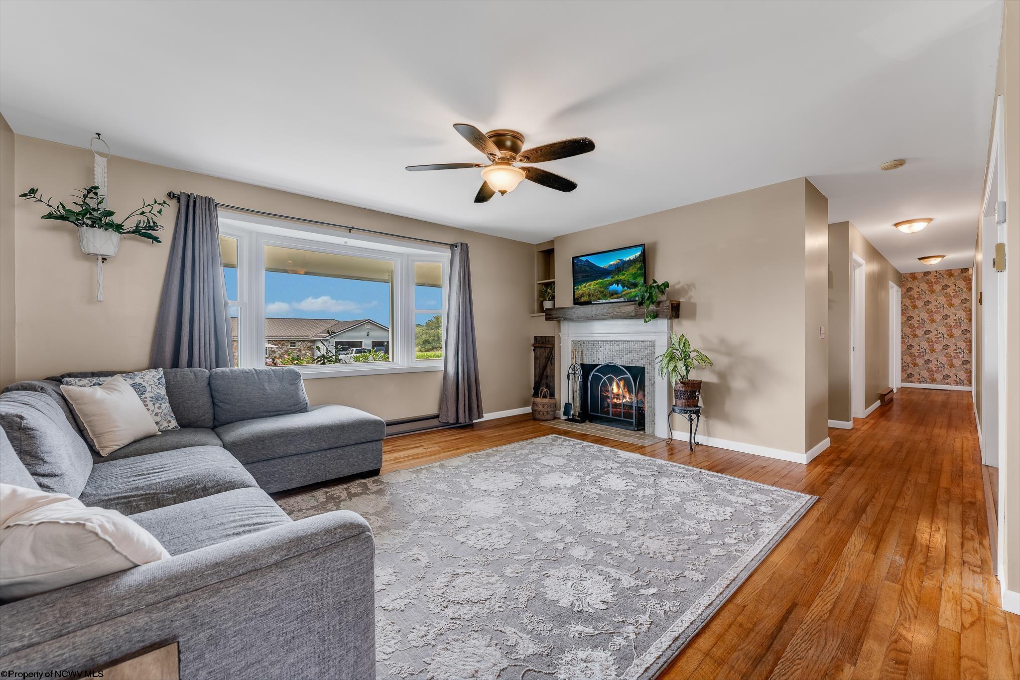 Oakland, Maryland 21550, United States, 3 Bedrooms Bedrooms, ,1 BathroomBathrooms,Residential,Contingent,196209