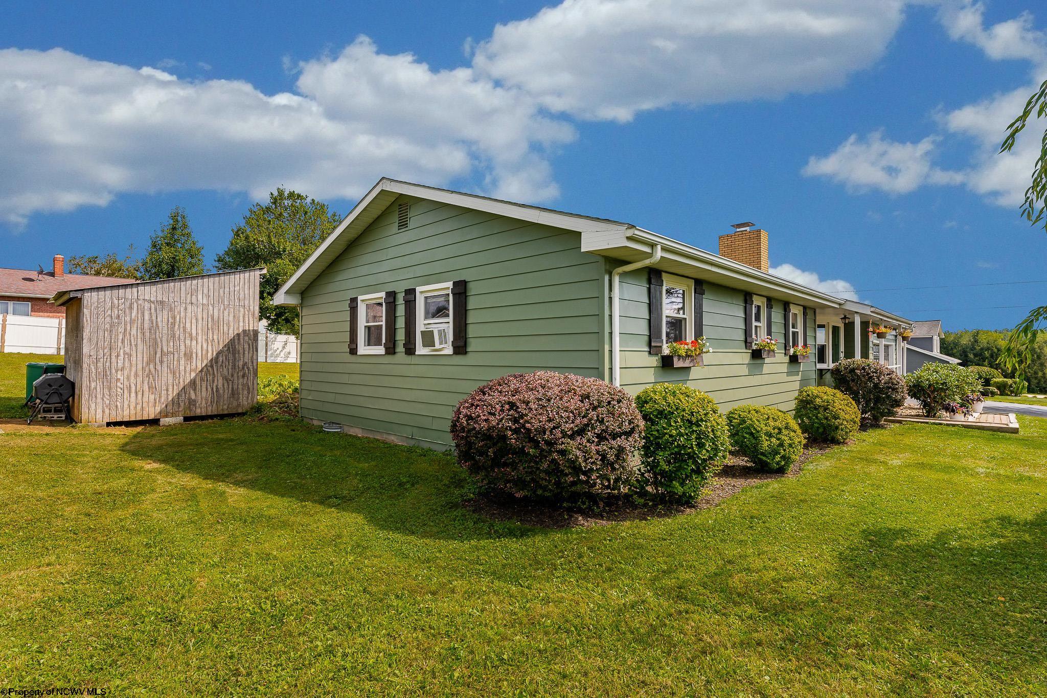 Oakland, Maryland 21550, United States, 3 Bedrooms Bedrooms, ,1 BathroomBathrooms,Residential,Contingent,196209