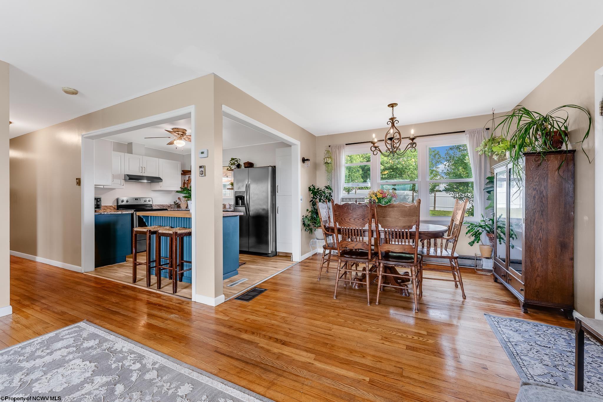 Oakland, Maryland 21550, United States, 3 Bedrooms Bedrooms, ,1 BathroomBathrooms,Residential,Contingent,196209