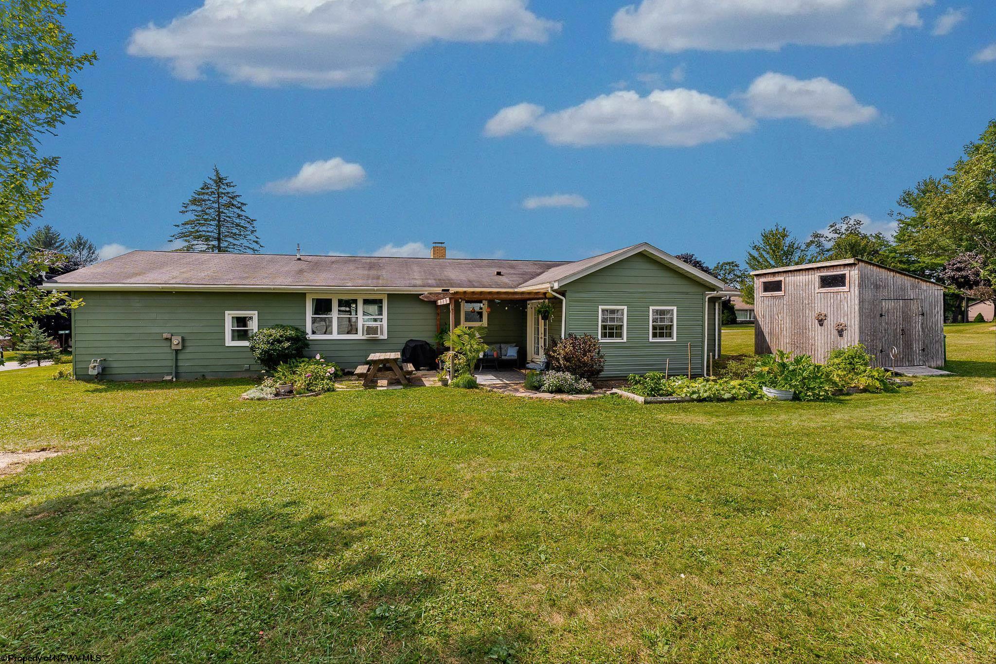 Oakland, Maryland 21550, United States, 3 Bedrooms Bedrooms, ,1 BathroomBathrooms,Residential,Contingent,196209