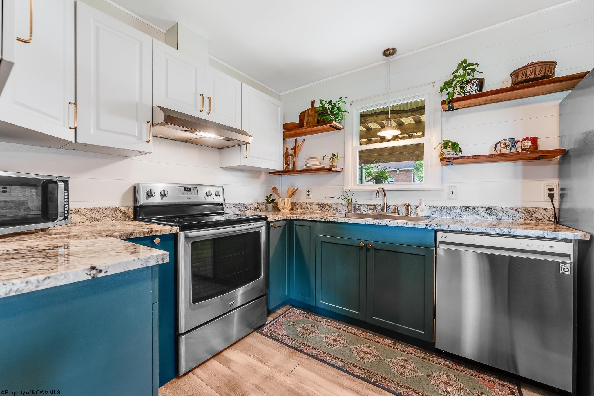 Oakland, Maryland 21550, United States, 3 Bedrooms Bedrooms, ,1 BathroomBathrooms,Residential,Contingent,196209