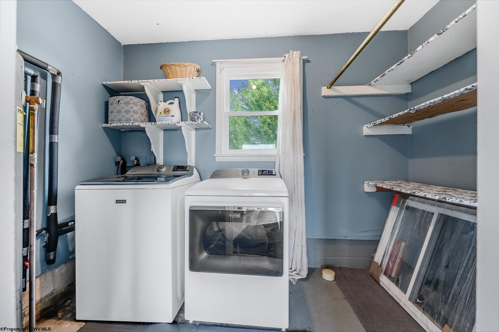 Oakland, Maryland 21550, United States, 3 Bedrooms Bedrooms, ,1 BathroomBathrooms,Residential,Contingent,196209