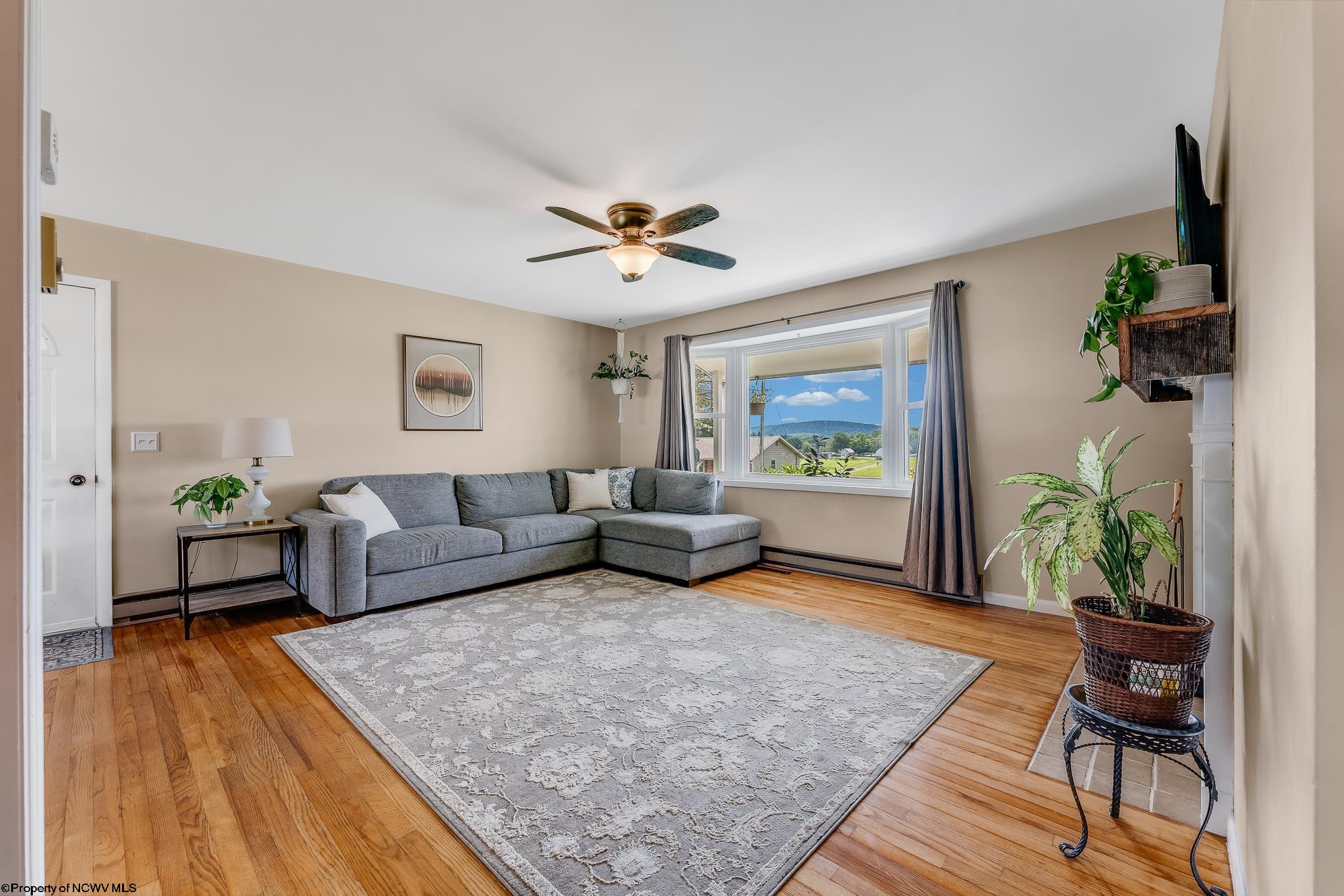 Oakland, Maryland 21550, United States, 3 Bedrooms Bedrooms, ,1 BathroomBathrooms,Residential,Contingent,196209