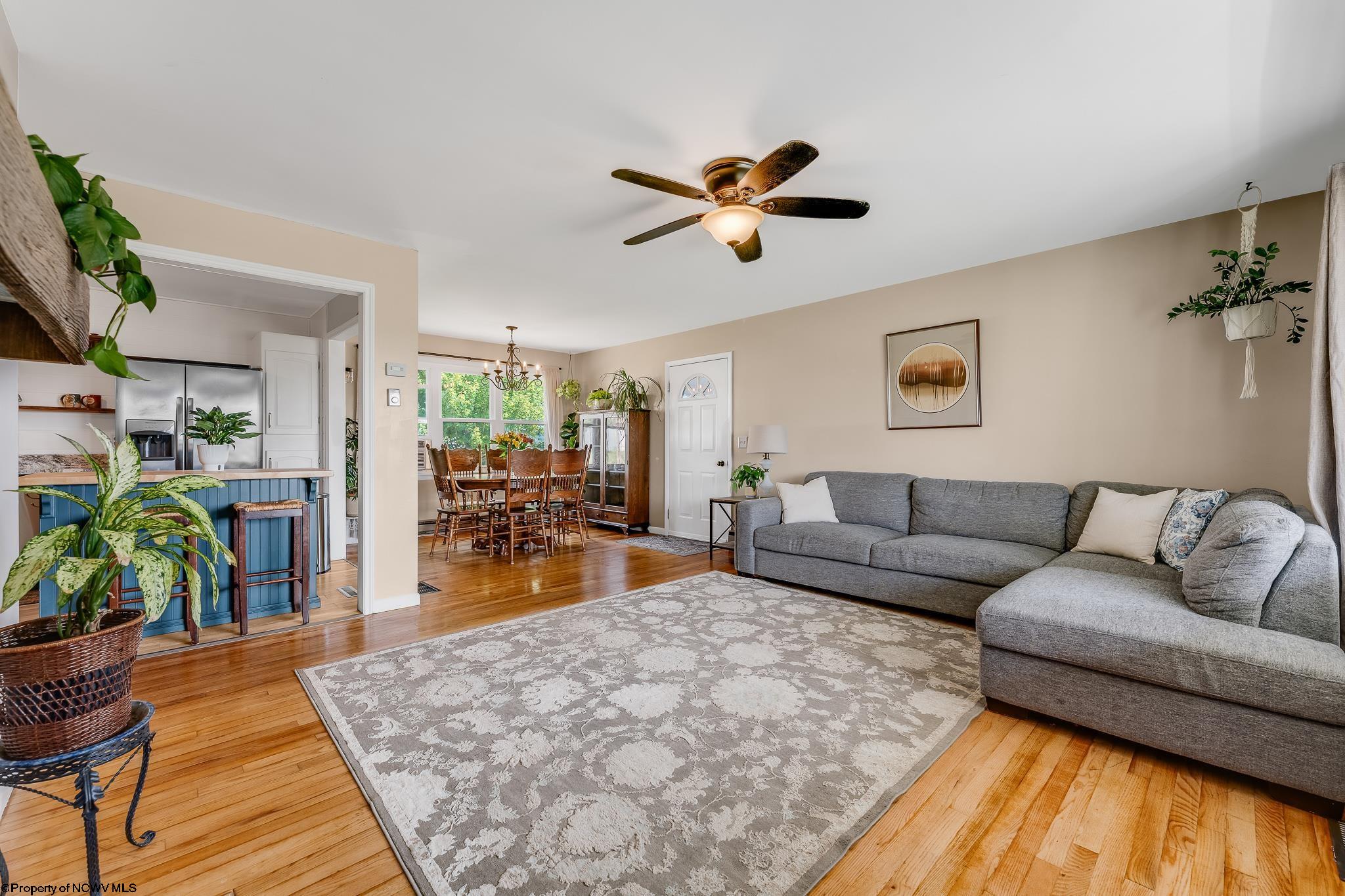 Oakland, Maryland 21550, United States, 3 Bedrooms Bedrooms, ,1 BathroomBathrooms,Residential,Contingent,196209