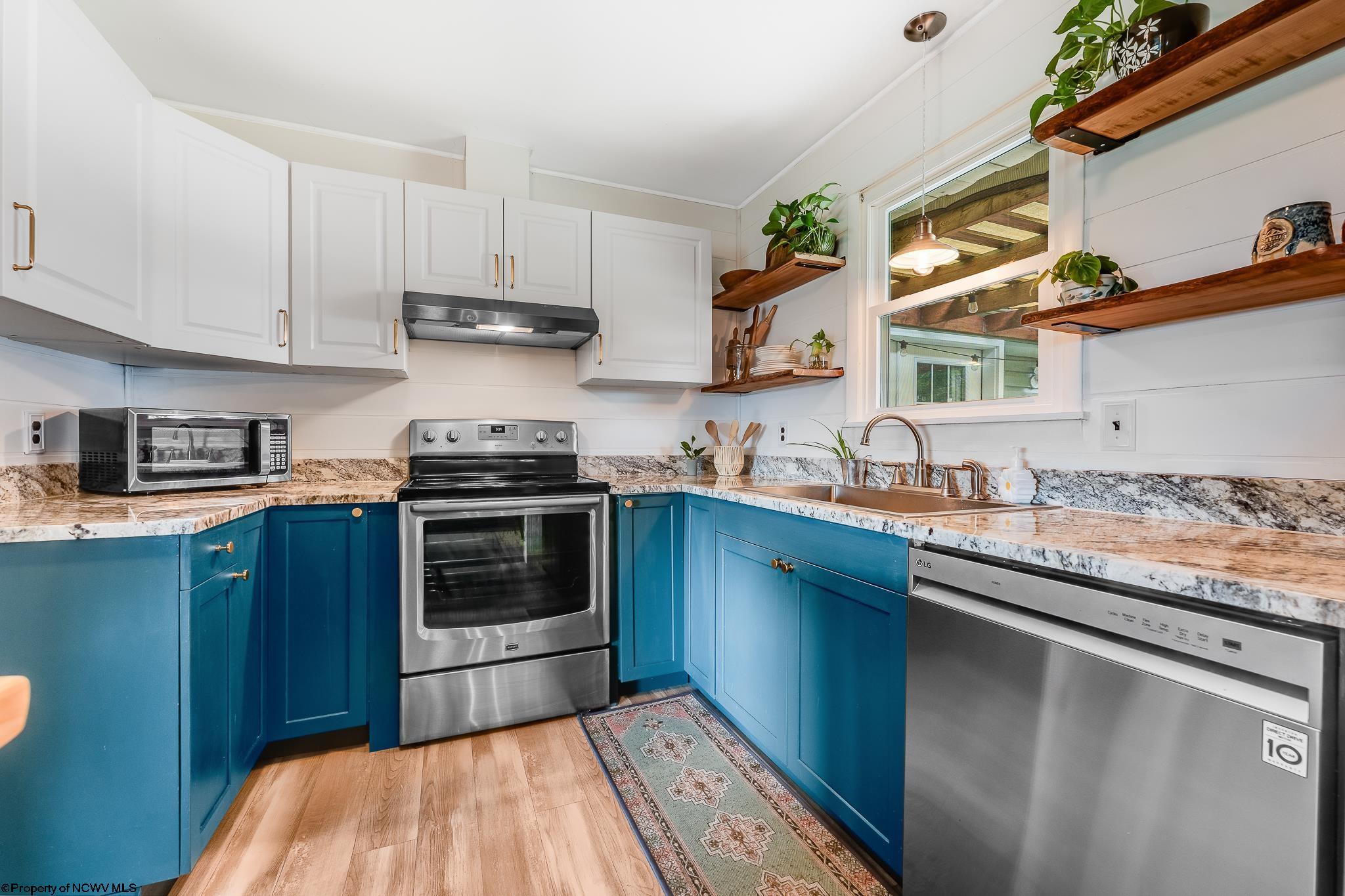 Oakland, Maryland 21550, United States, 3 Bedrooms Bedrooms, ,1 BathroomBathrooms,Residential,Contingent,196209