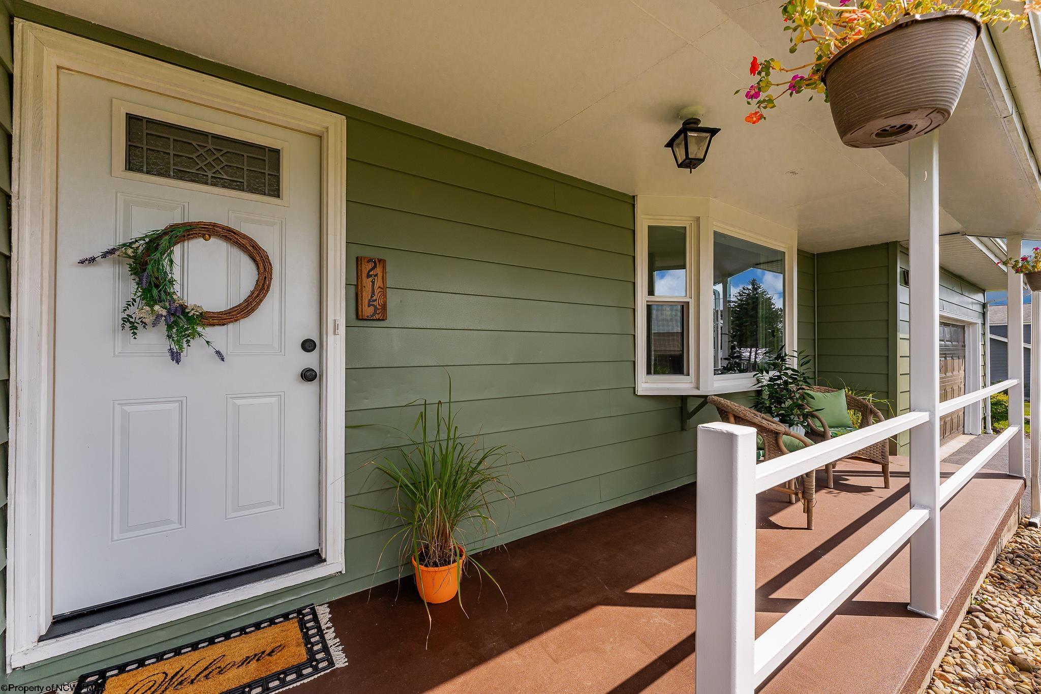 Oakland, Maryland 21550, United States, 3 Bedrooms Bedrooms, ,1 BathroomBathrooms,Residential,Contingent,196209