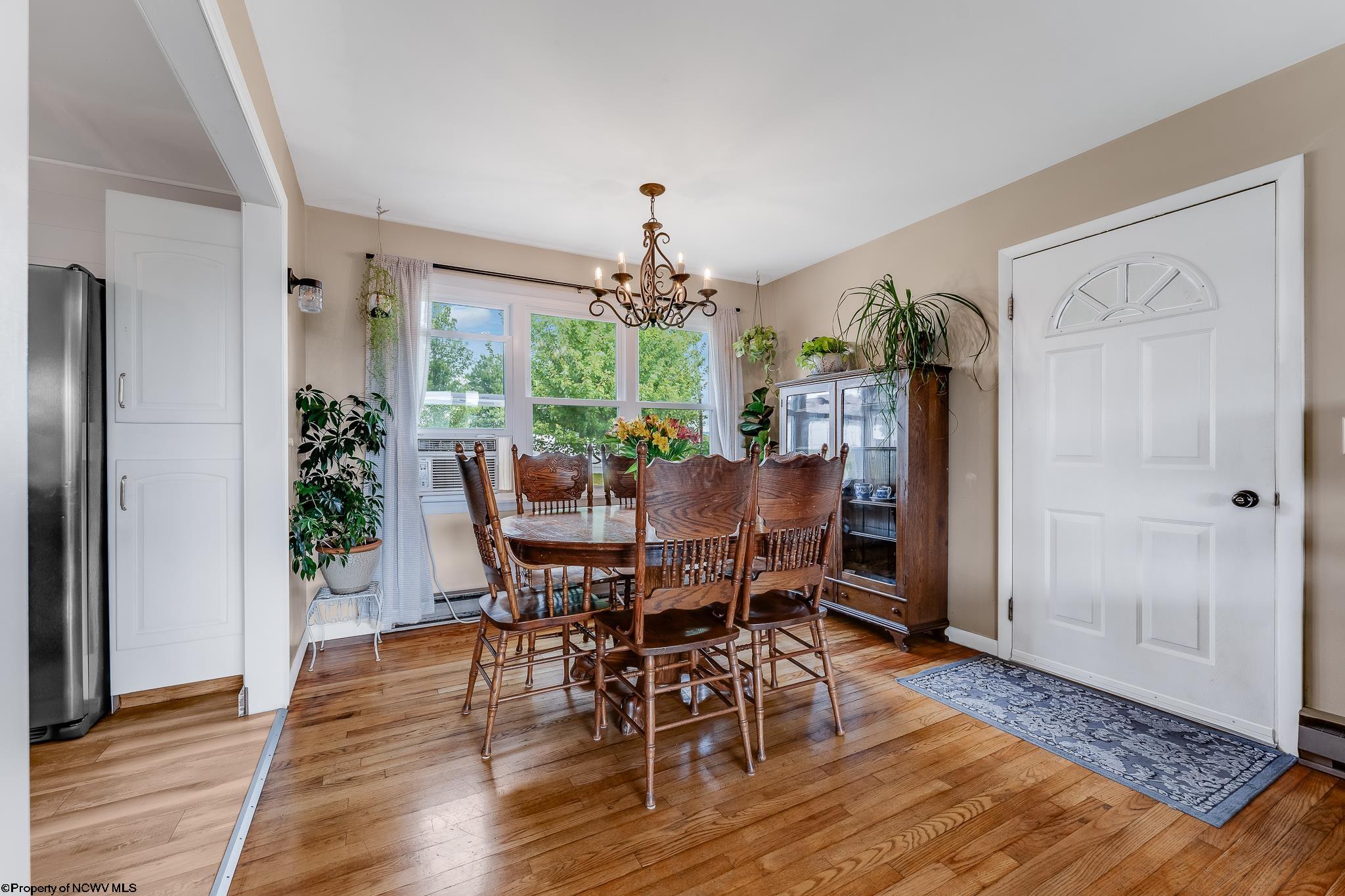 Oakland, Maryland 21550, United States, 3 Bedrooms Bedrooms, ,1 BathroomBathrooms,Residential,Contingent,196209