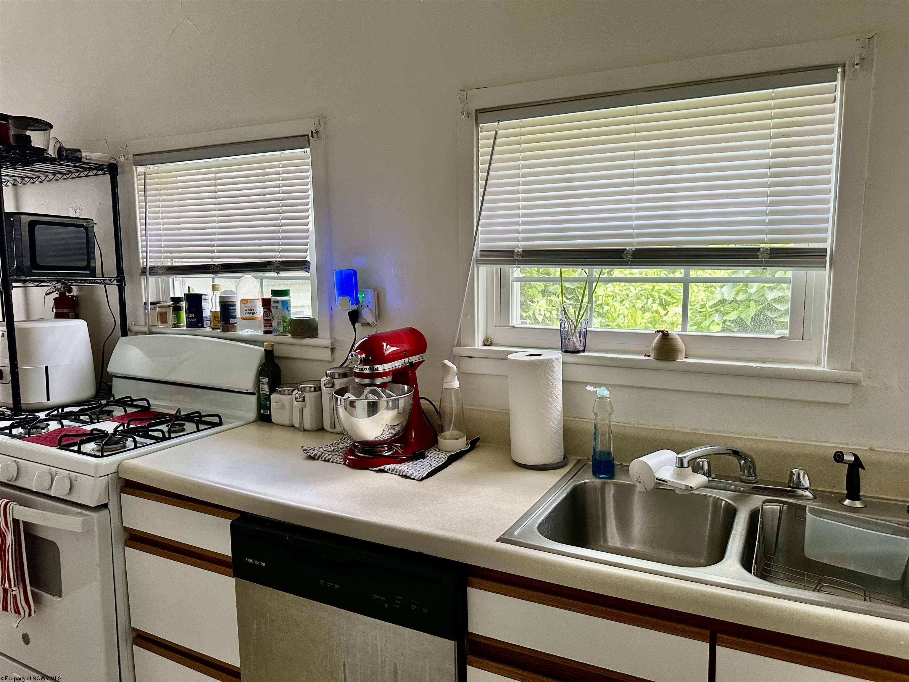 Morgantown, West Virginia 26501, United States, 7 Bedrooms Bedrooms, ,4 BathroomsBathrooms,Residential,Active,183269