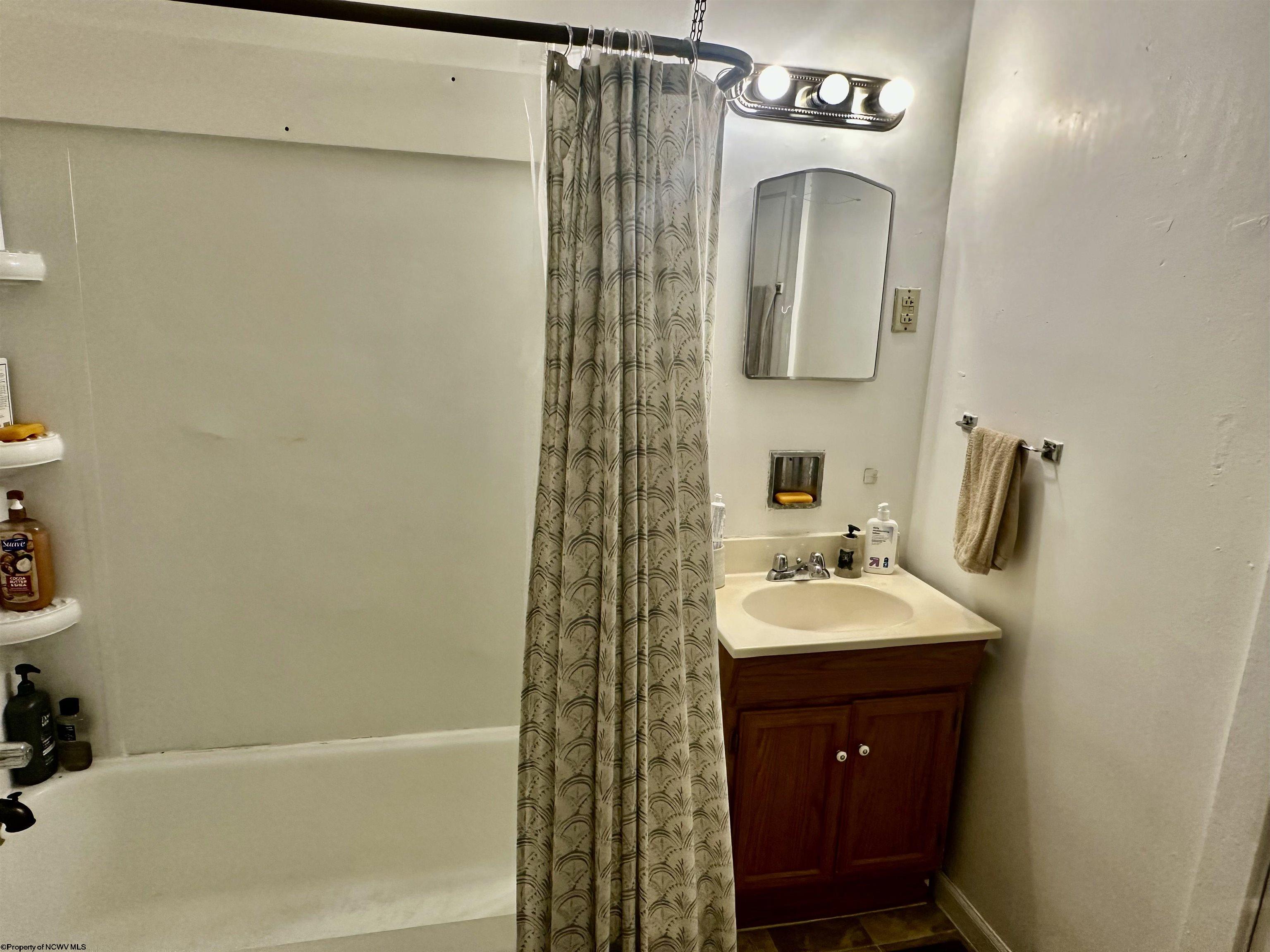 Morgantown, West Virginia 26501, United States, 7 Bedrooms Bedrooms, ,4 BathroomsBathrooms,Residential,Active,183269