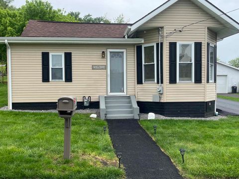 Photo of 62 Oak Street, Weston, WV 26452 (MLS # 10164538)
