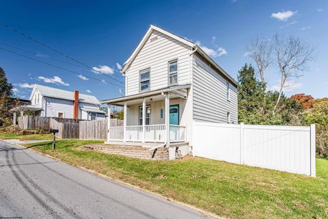 Photo of 1341 Richwood Avenue, Morgantown, WV 26505 (MLS # 10162233)