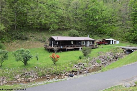 Photo of 965 Evans Run Road, Elkins, WV 26241 (MLS # 10164763)