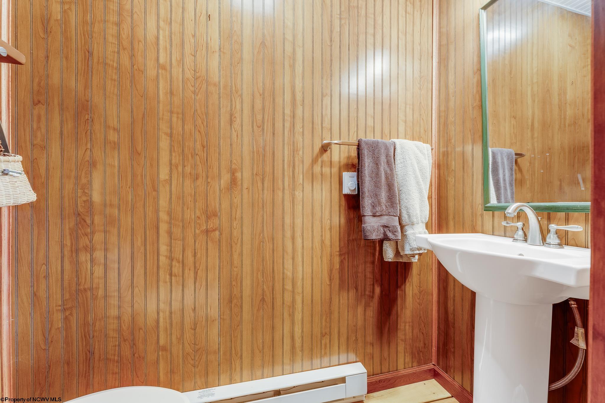 Davis, West Virginia 26260, United States, 4 Bedrooms Bedrooms, ,4 BathroomsBathrooms,Residential,Active,228709