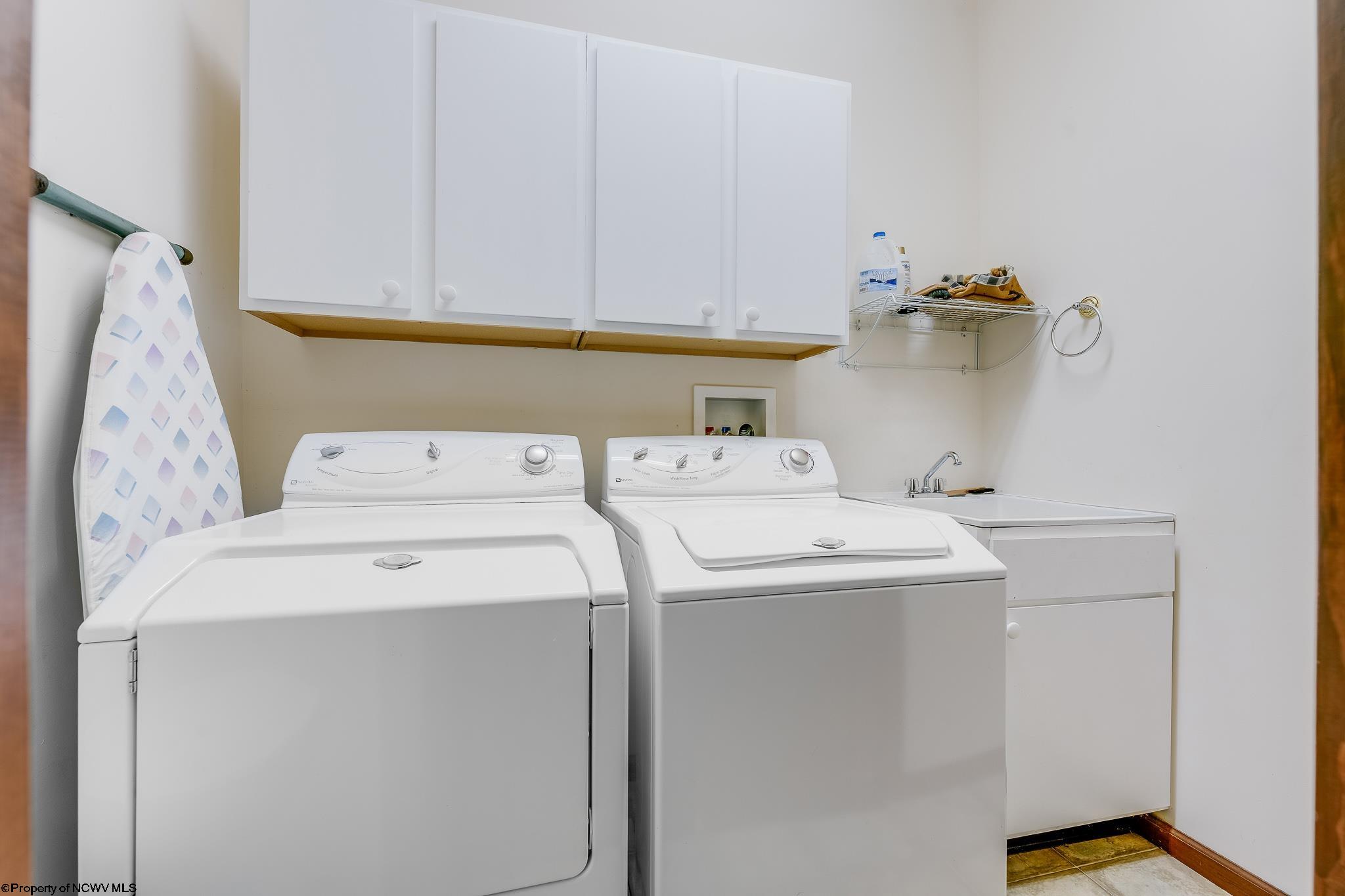 Davis, West Virginia 26260, United States, 4 Bedrooms Bedrooms, ,4 BathroomsBathrooms,Residential,Active,228709