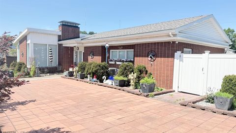 Photo of 414 E Main Street, Clarksburg, WV 26301 (MLS # 10164899)