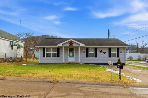 Photo of 1805 N 23rd Street, Clarksburg, WV 26301 (MLS # 10162828)