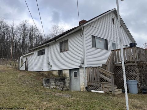 Photo of 37 Trenton Street, Farmington, WV 26571 (MLS # 10164684)